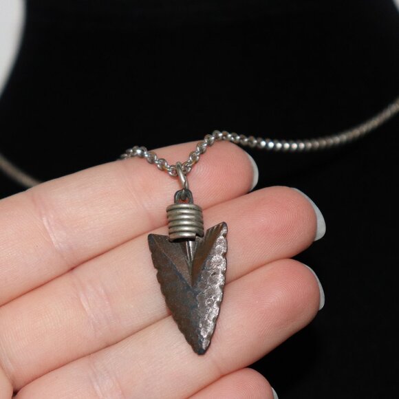 Vintage silver arrowhead necklace 16" - Picture 1 of 5